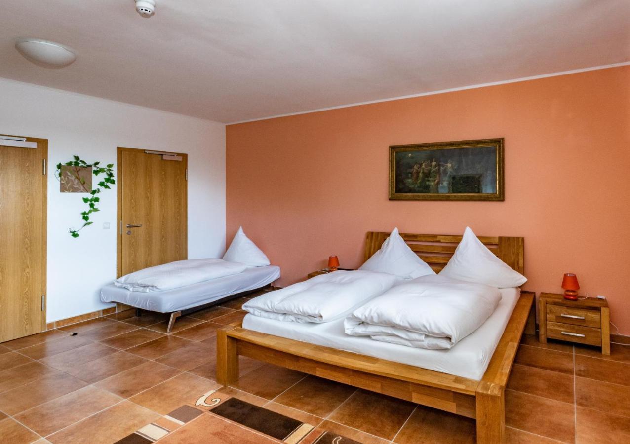 Pension Zum Reiterhof Schmogrow Exterior photo