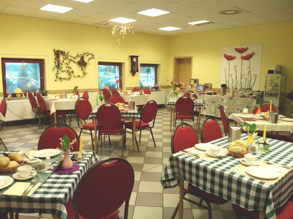 Pension Zum Reiterhof Schmogrow Exterior photo